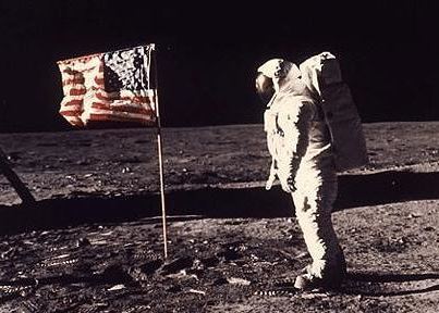 astronaute américain sur la lune